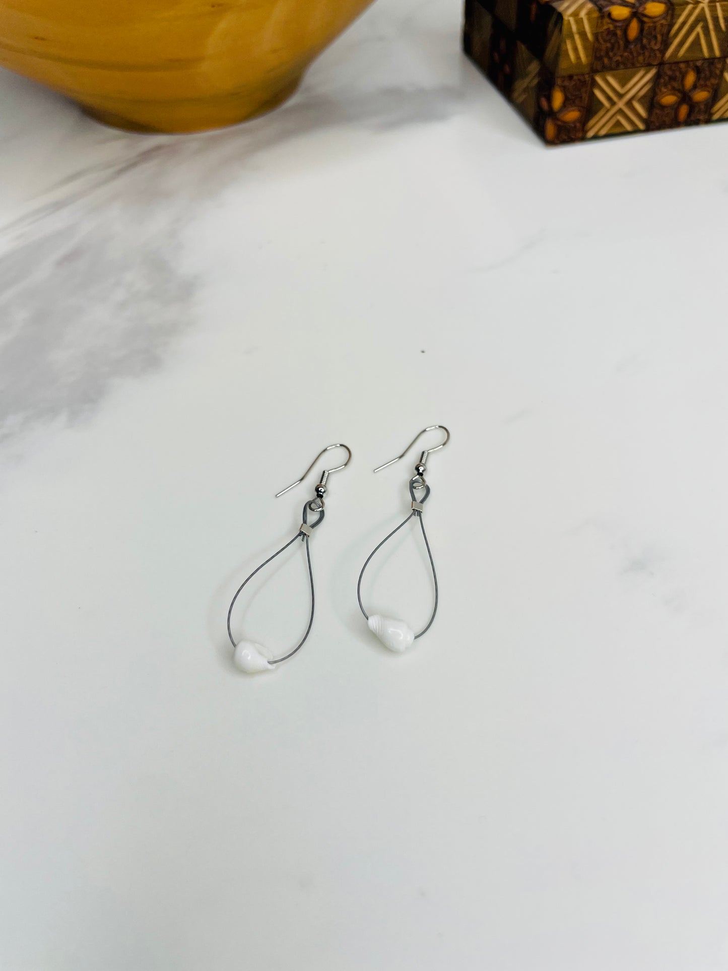 Flex Drop Earring Nassa White Shell