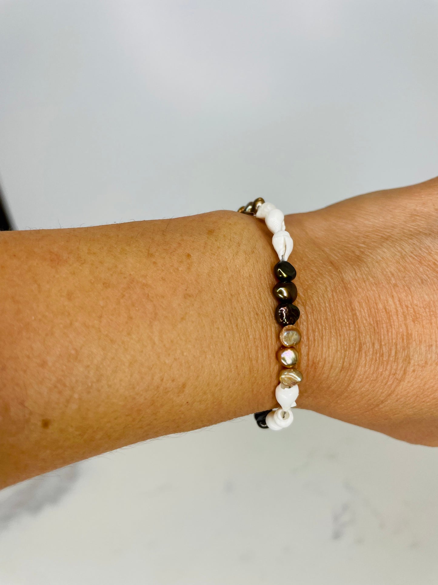 Nassa White Shell Freshwater Pearl Bracelet