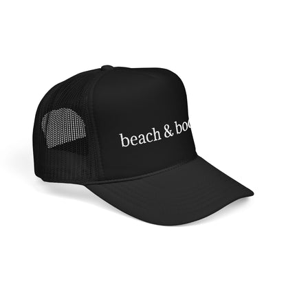 Black trucker hat with white embroidery 'beach & books'
