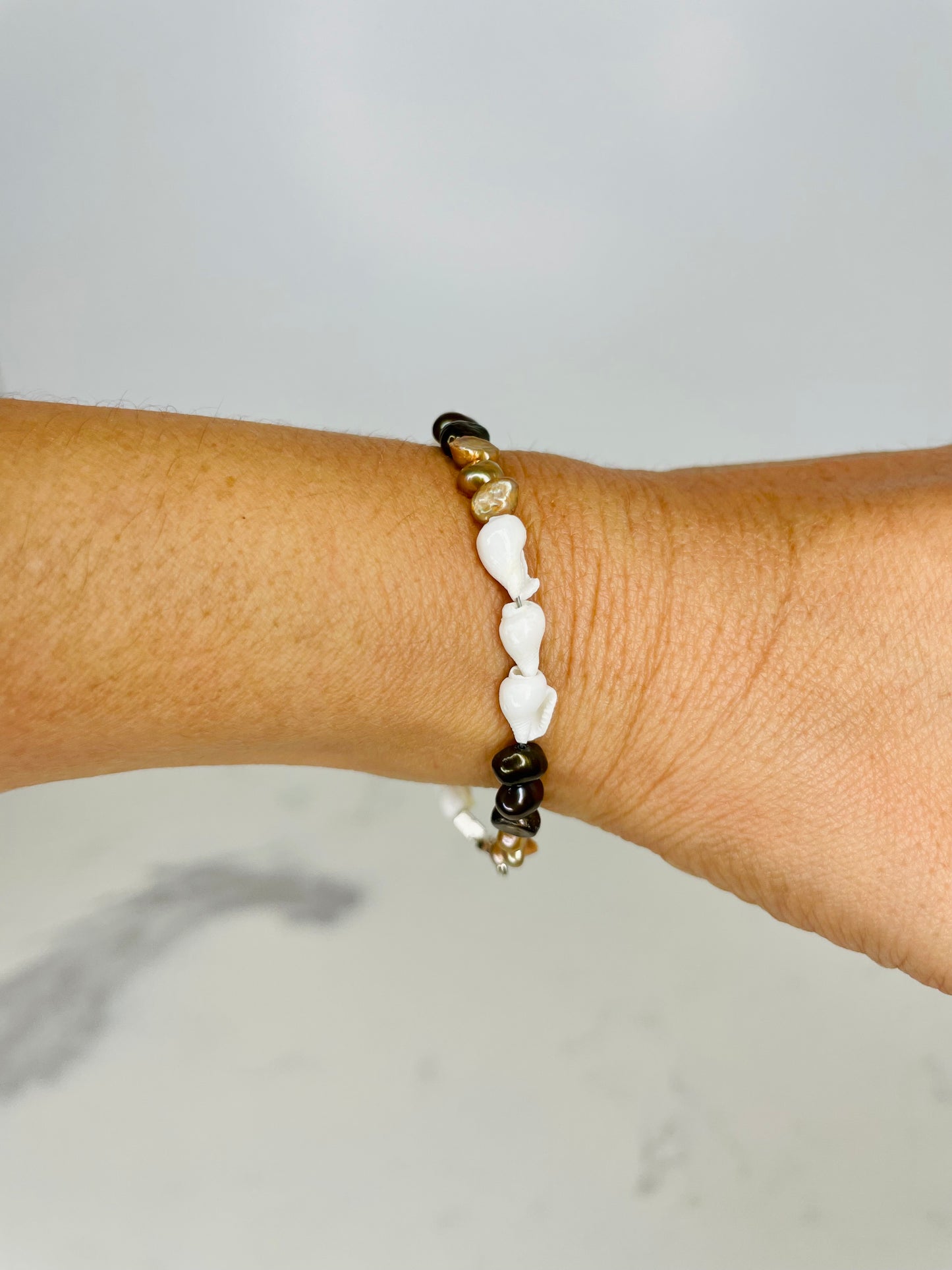 Nassa White Shell Freshwater Pearl Bracelet